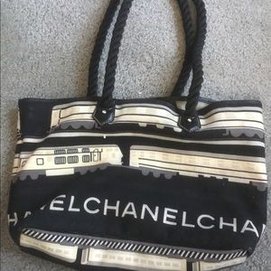 💕💯CHANEL TOTE💕